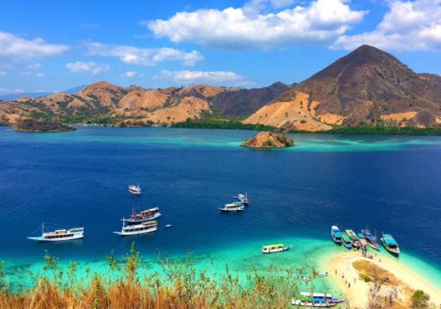 Lombok private driver for family