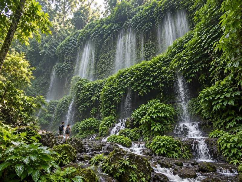 Cascada Benang Kelambu Lombok waterfall